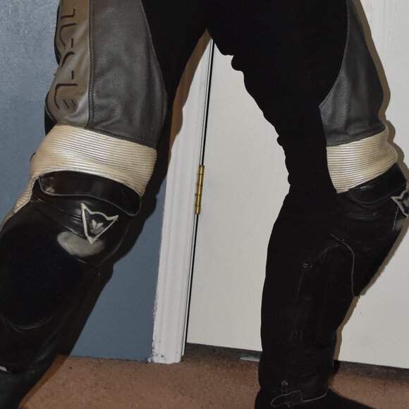 Dainese leather motorcycle suit size US46 - Euro56 - Picture 10 of 16